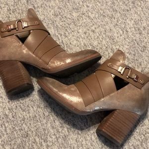 Woman’s ankle booties
